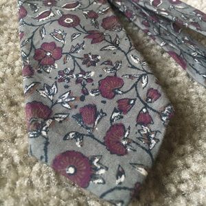 Jcrew Gray and burgundy floral tie, 2.5”